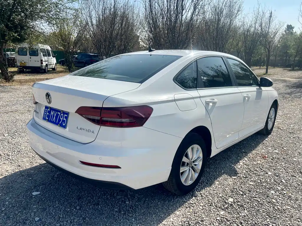 Volkswagen Lavida — миниатюра 5