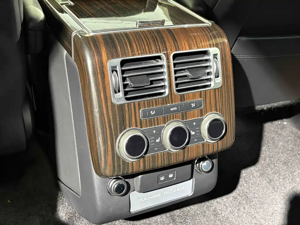 Land Rover Range Rover — миниатюра 17