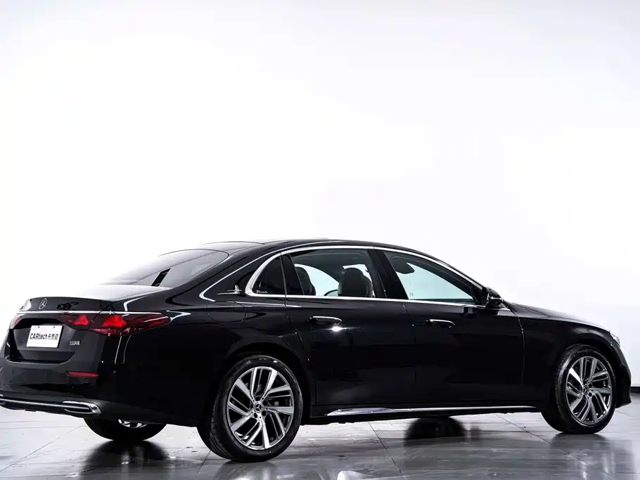 Mercedes-Benz E-Class — миниатюра 8