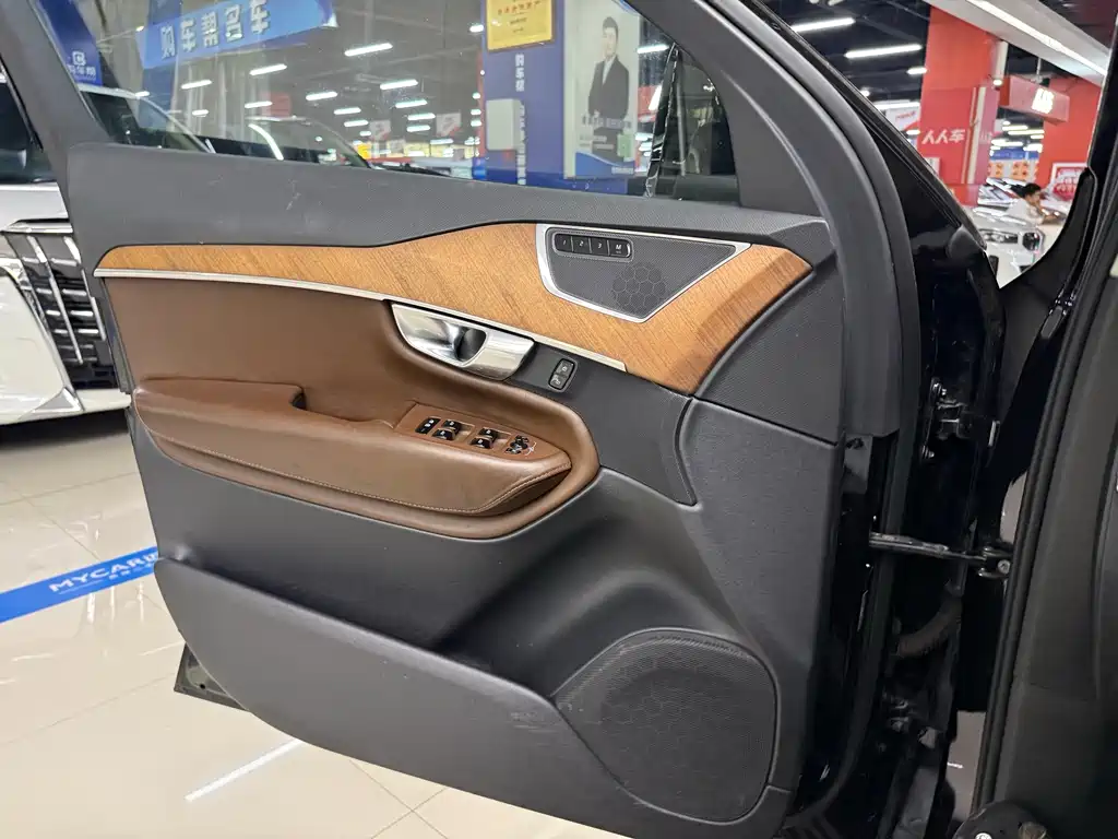 Volvo XC90 — миниатюра 11