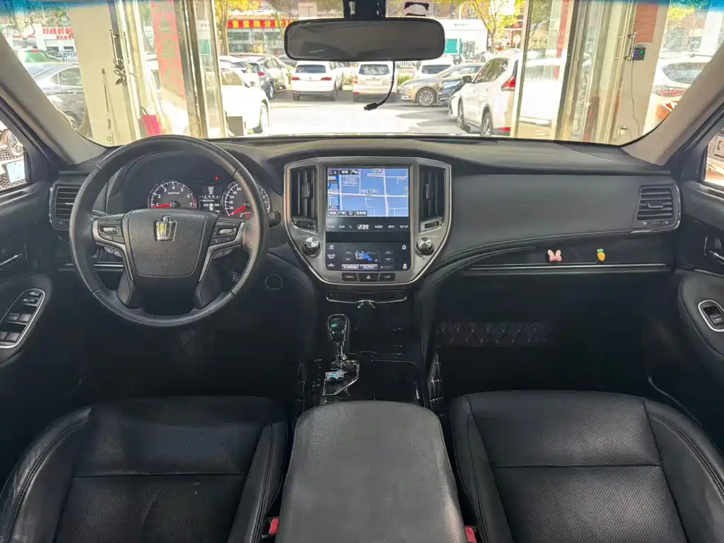 Toyota Crown — миниатюра 9
