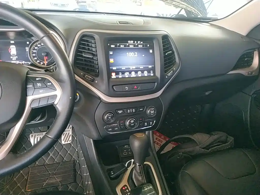 Jeep Cherokee — миниатюра 13