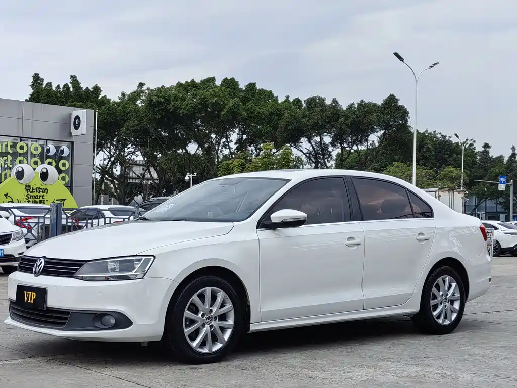 Volkswagen Sagitar 2013