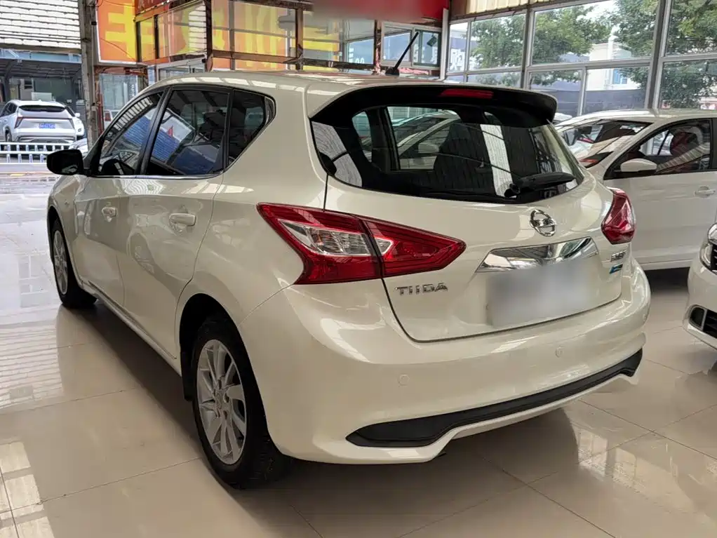 Nissan Tiida — миниатюра 10