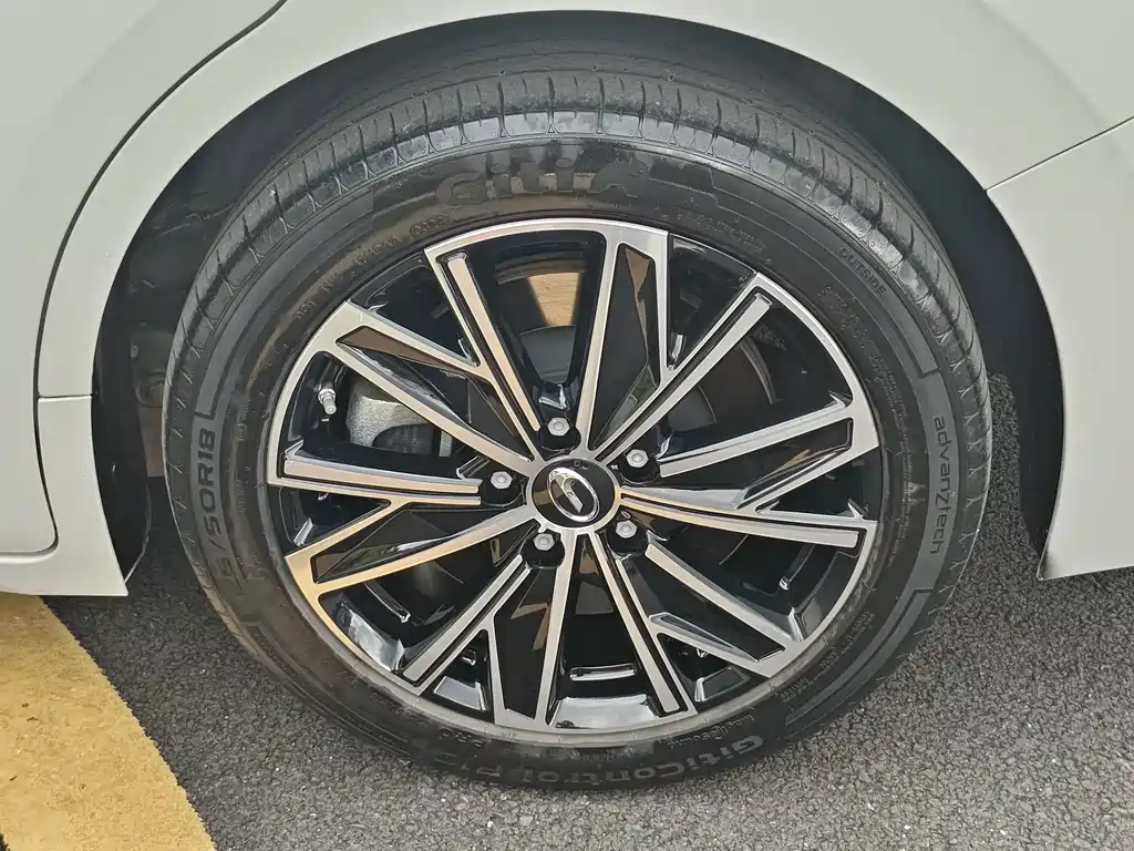 GAC Motor 传祺E8 PHEV — миниатюра 12