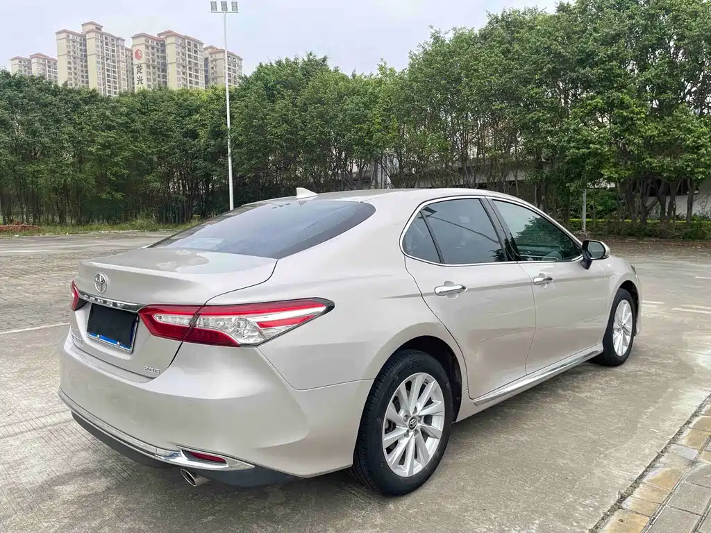 Toyota Camry — миниатюра 14