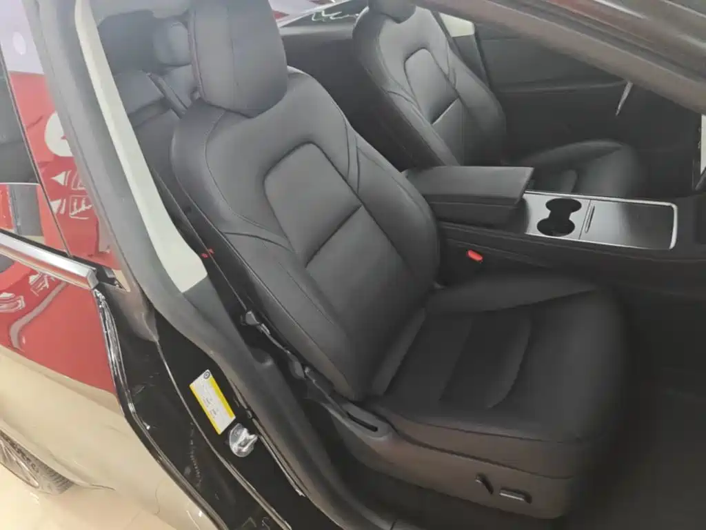 Tesla Model Y — миниатюра 25