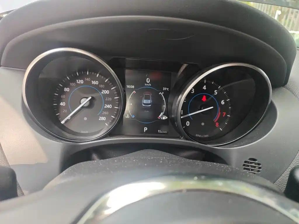 Jaguar F-PACE — миниатюра 4