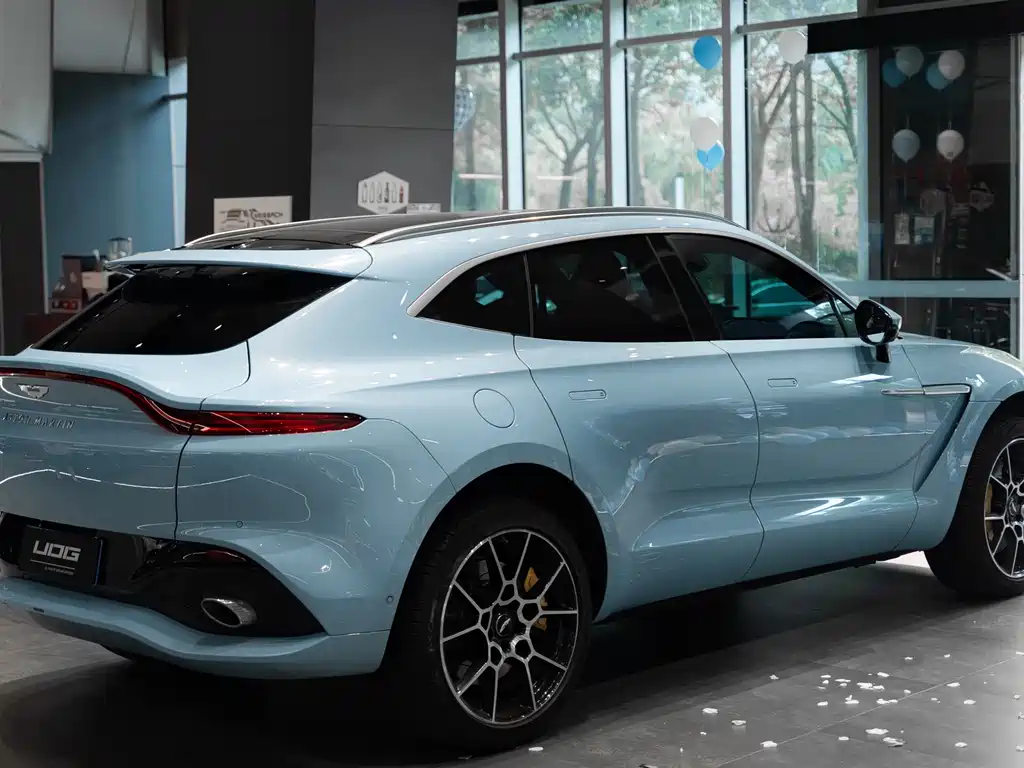 Aston Martin DBX — миниатюра 11