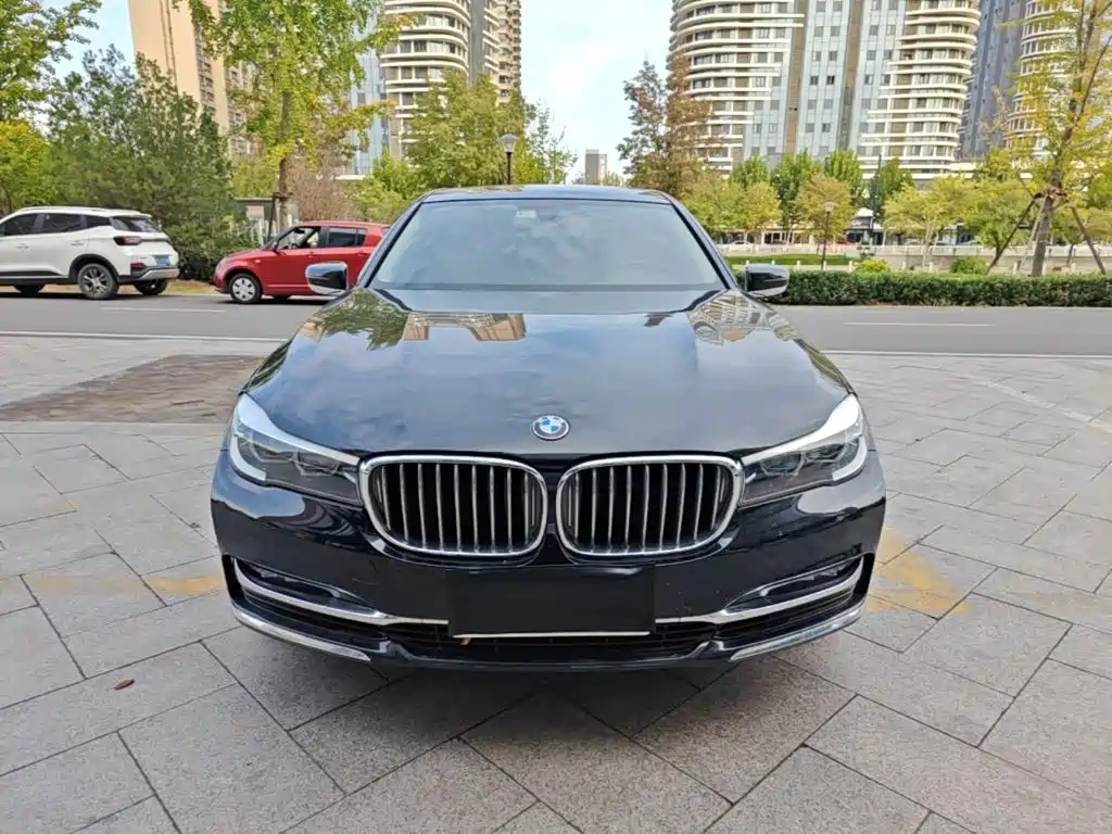 BMW 7 Series — миниатюра 3