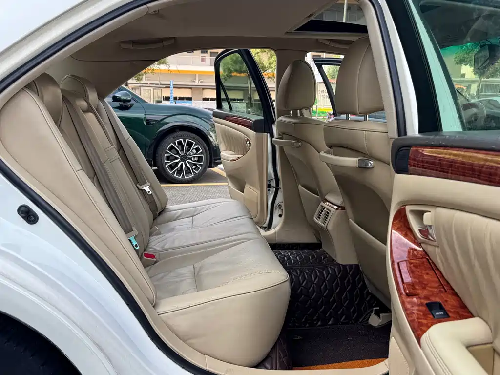 Toyota Crown — миниатюра 13