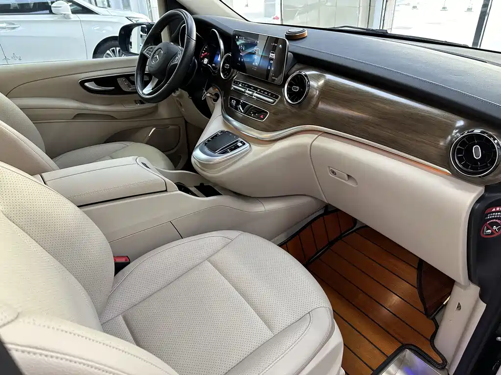 MERCEDES-BENZ V CLASS