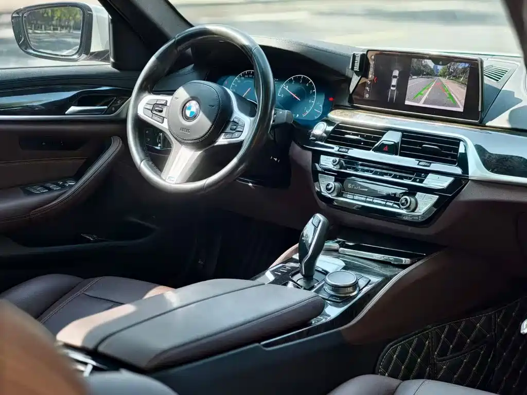 BMW 5 Series — миниатюра 6
