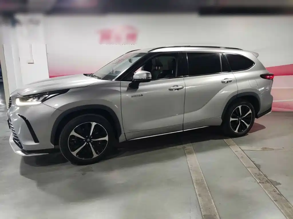 Toyota Crown Kluger — миниатюра 2
