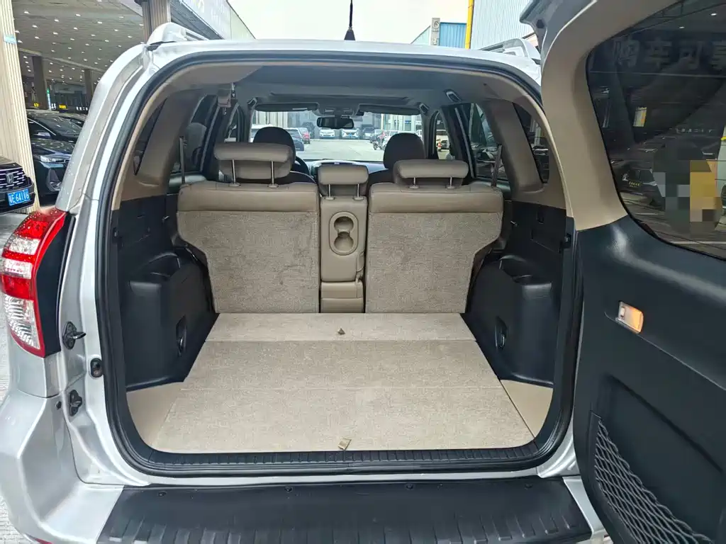 Toyota RAV4 — миниатюра 13