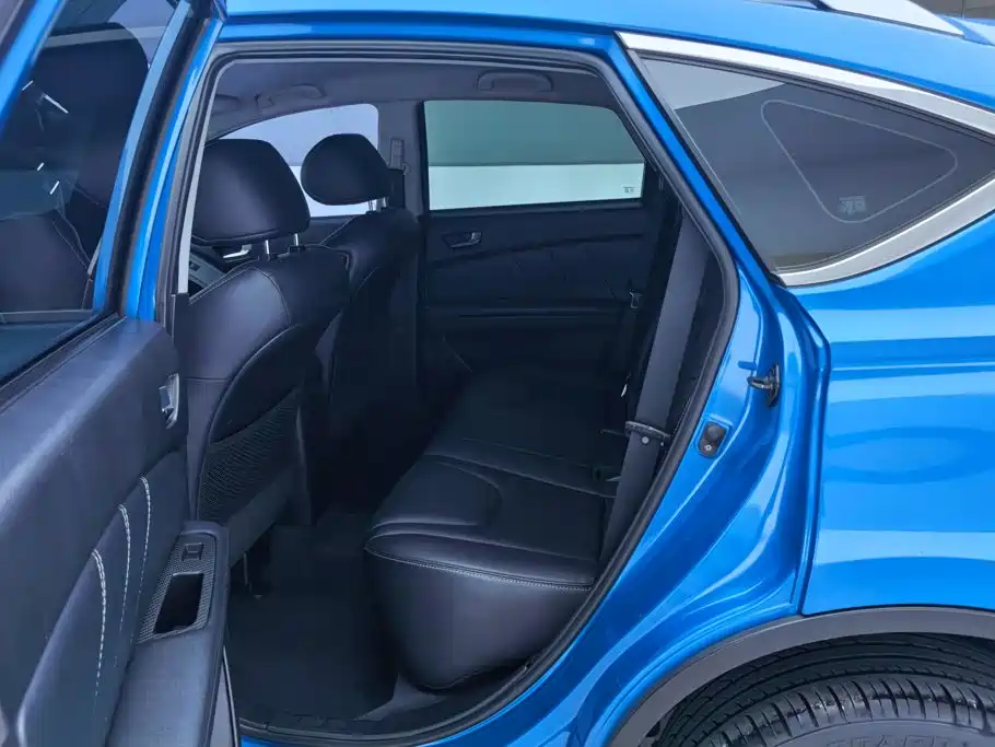 Luxgen U6 — миниатюра 11