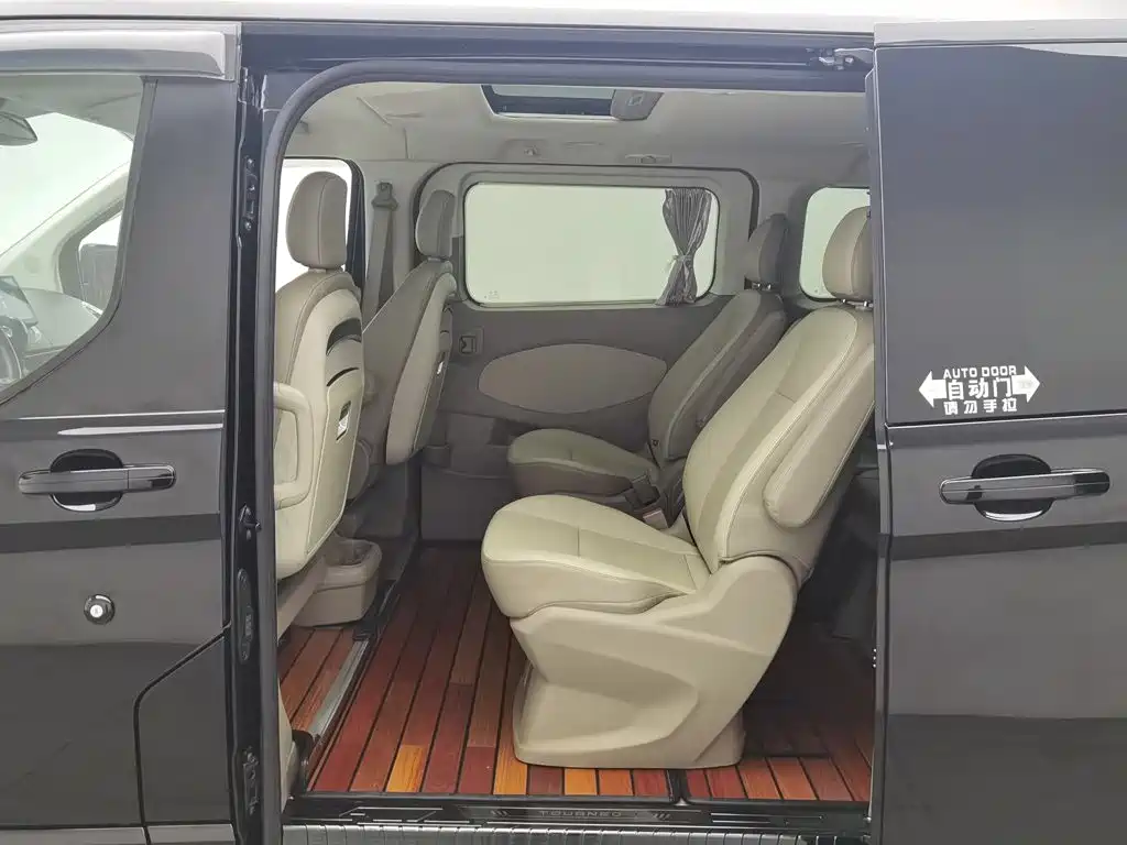 Ford Tourneo — миниатюра 15