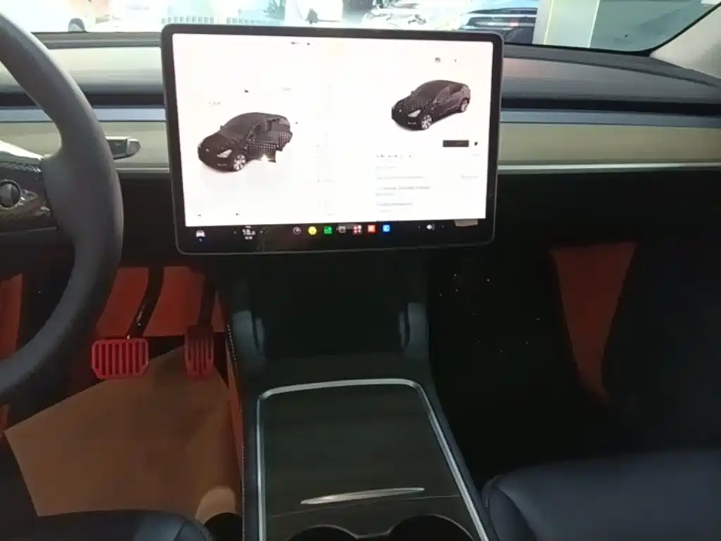 Tesla Model Y — миниатюра 13