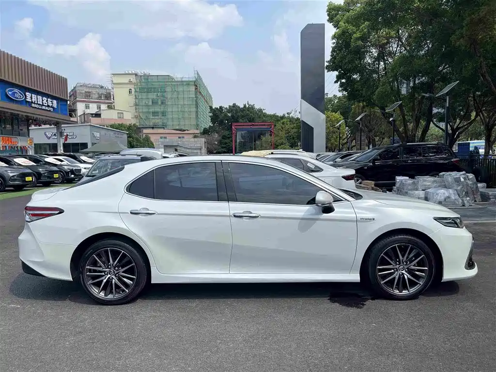 Toyota Camry — миниатюра 4