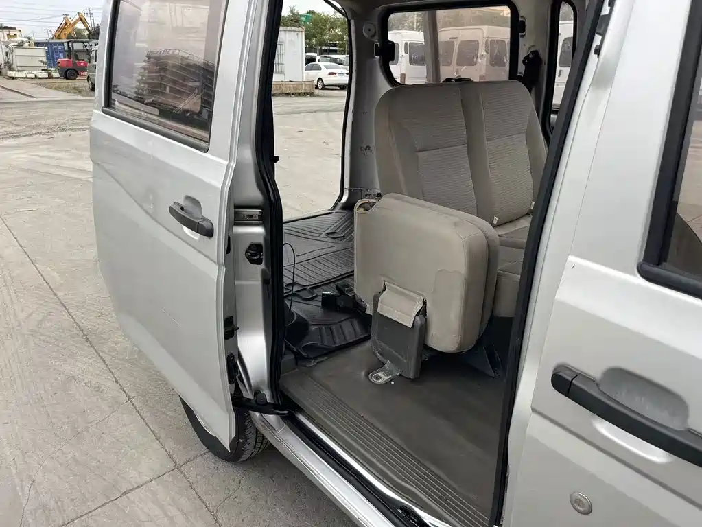 Wuling Rongguang V — миниатюра 9