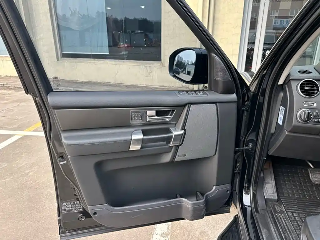 Land Rover Discovery — миниатюра 7