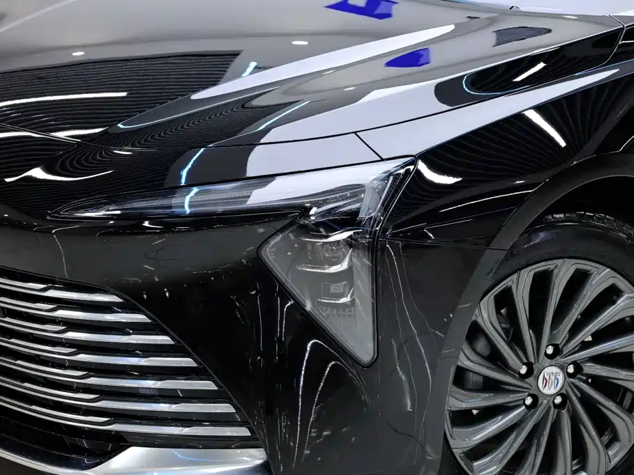 Buick LaCrosse — миниатюра 10