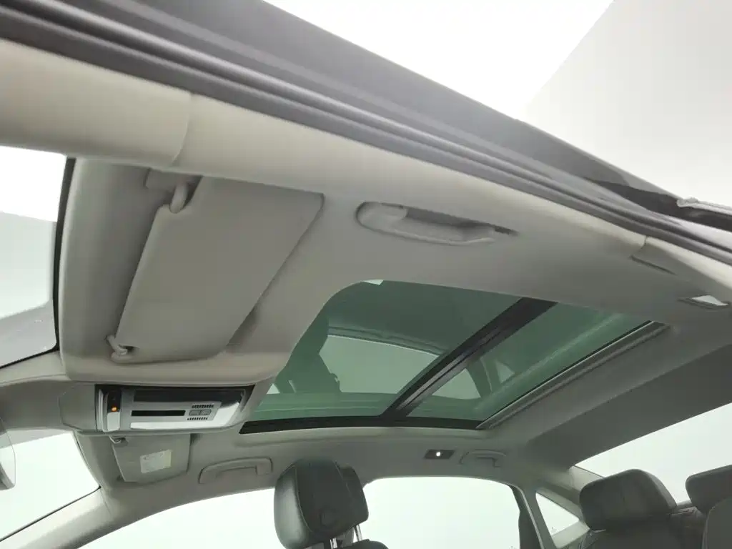 Volkswagen Passat — миниатюра 14