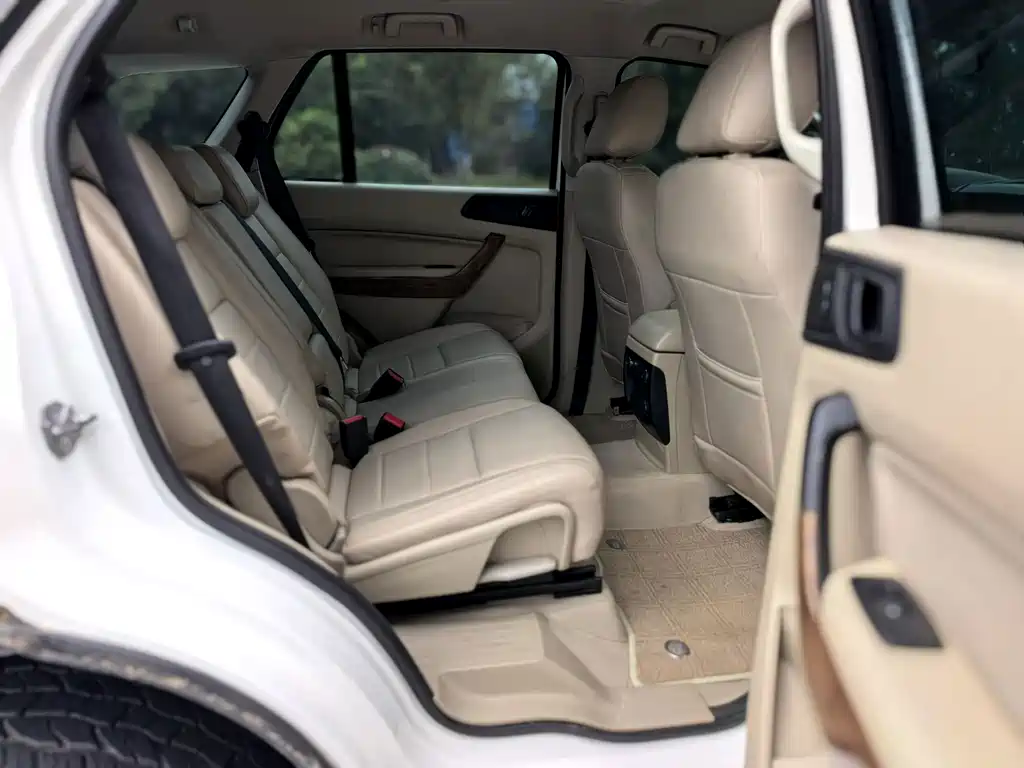 Ford Everest — миниатюра 16
