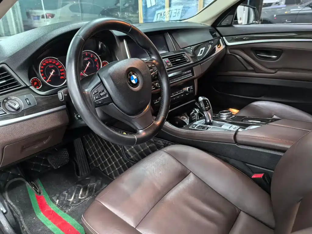 BMW 5 Series — миниатюра 4