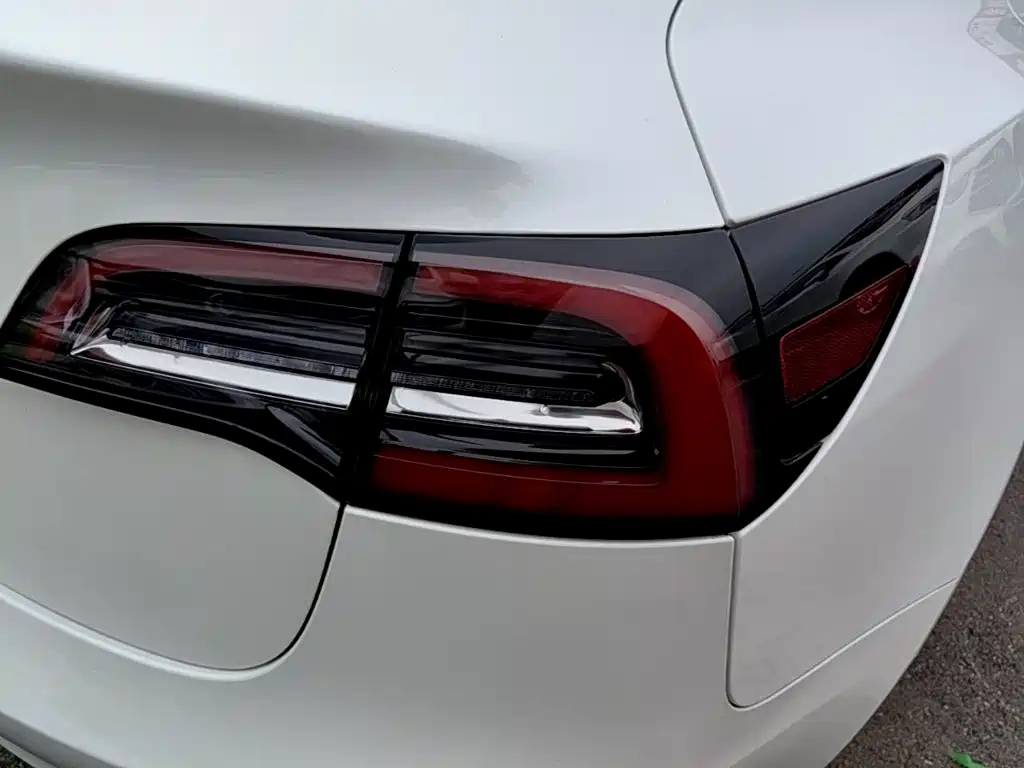 Tesla Model 3 — миниатюра 8