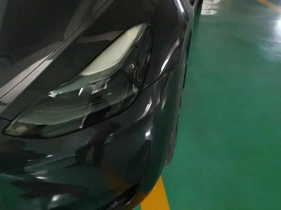 Tesla Model Y — миниатюра 5