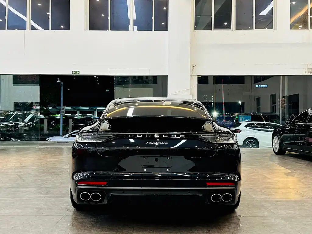 PORSCHE PANAMERA
