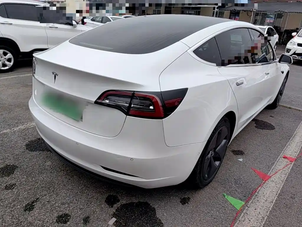 Tesla Model 3 — миниатюра 7