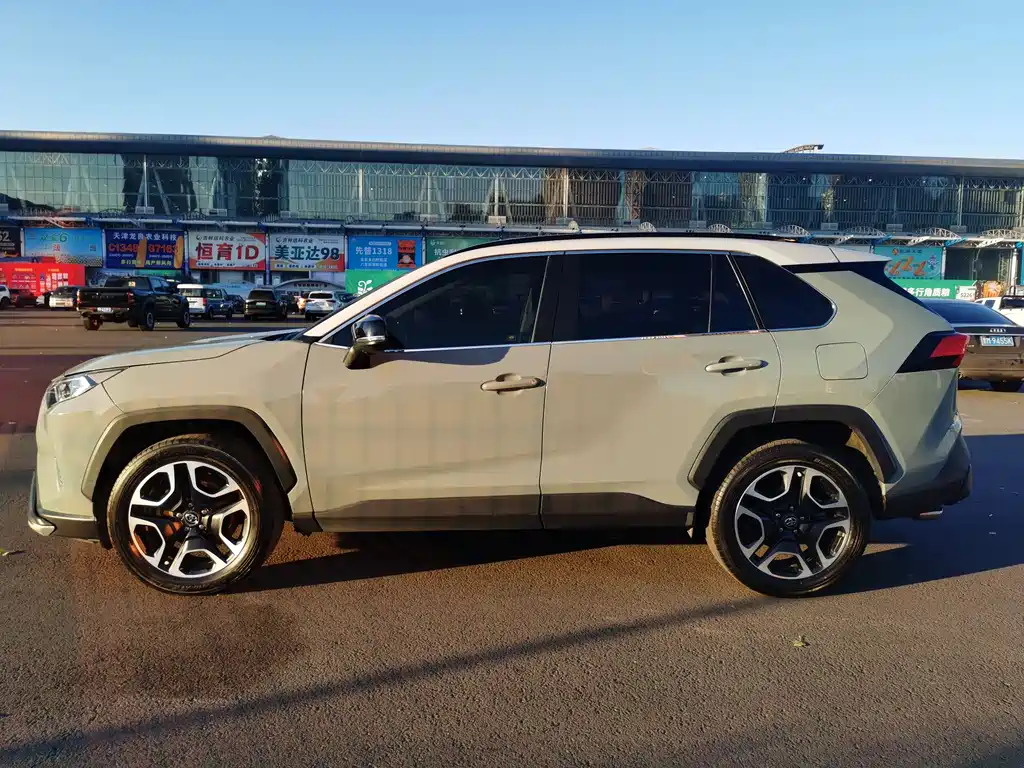 Toyota RAV4 2020 2.0L CVT Luxury