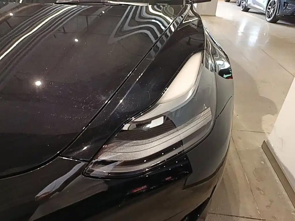 Tesla Model 3 — миниатюра 24
