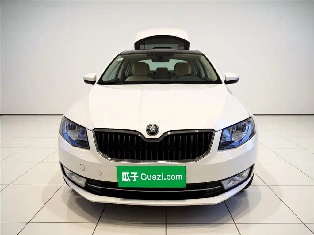 Skoda Octavia 2015 1.6L MT