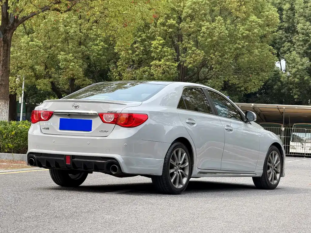 Toyota Reiz — миниатюра 6