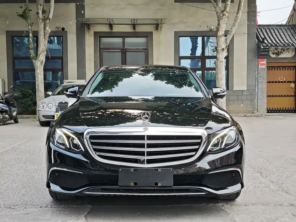 Mercedes-Benz E-Class — миниатюра 2