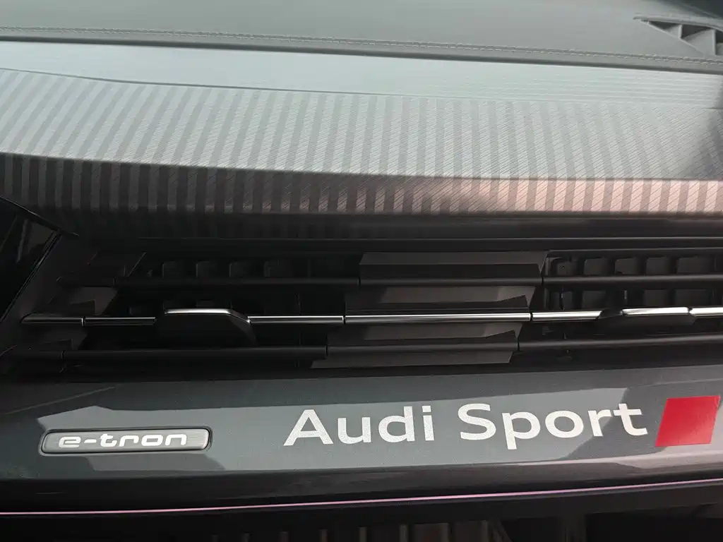 Audi Q4 e-tron — миниатюра 18
