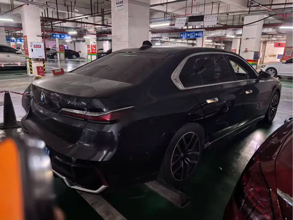 BMW 7 Series — миниатюра 3