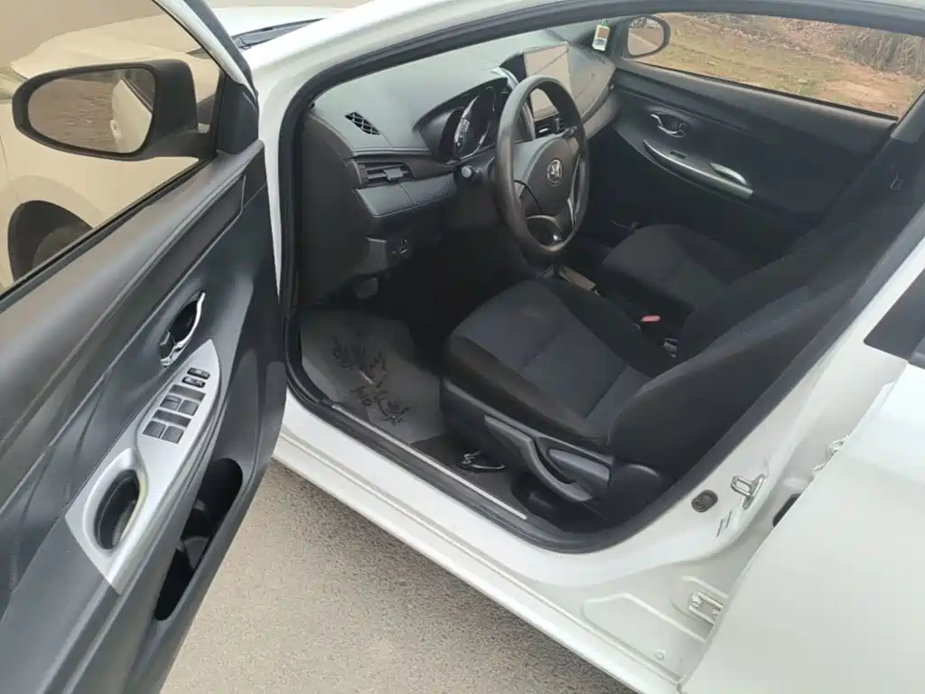 Toyota Yaris L — миниатюра 16