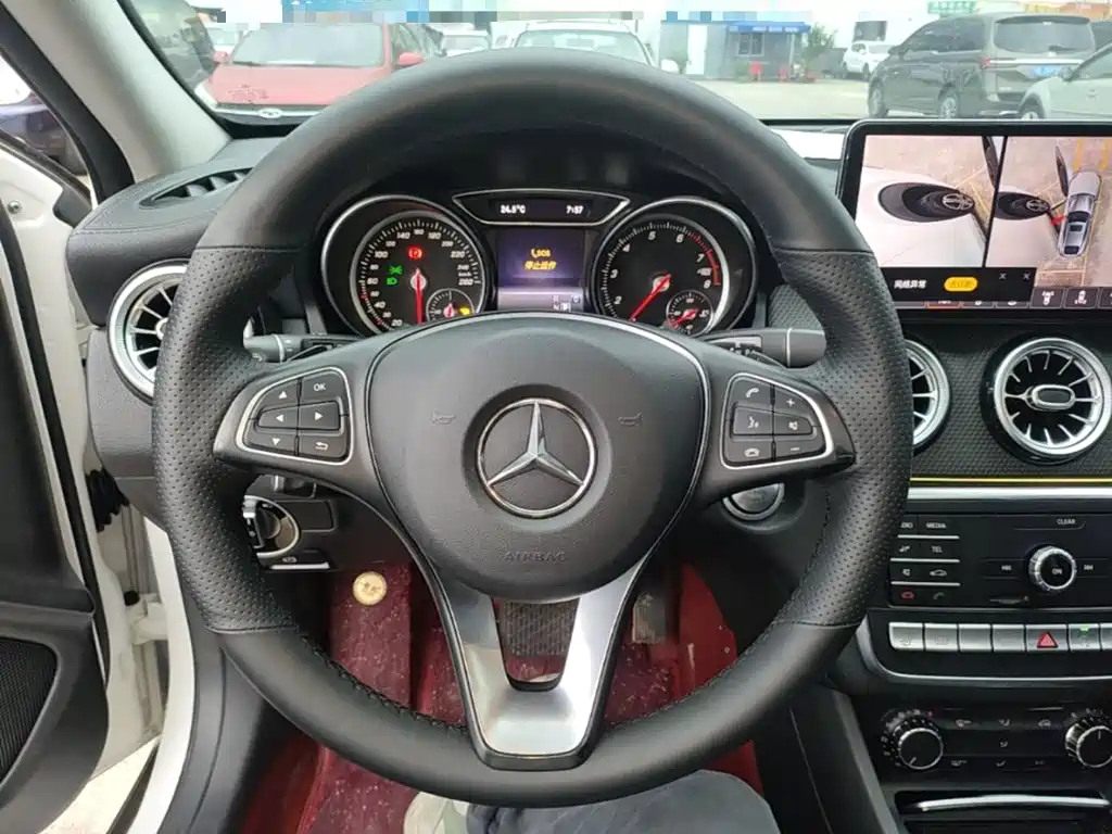 Mercedes-Benz GLA — миниатюра 11