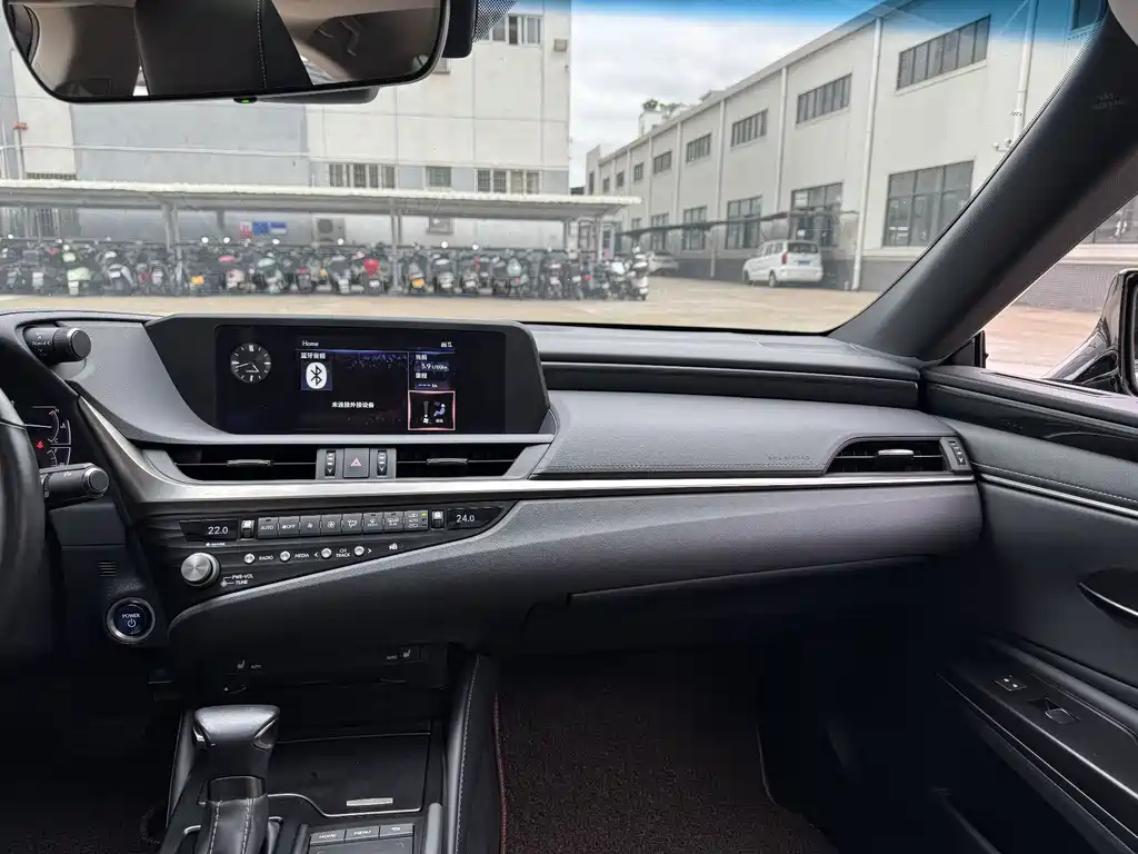 Lexus ES — миниатюра 9