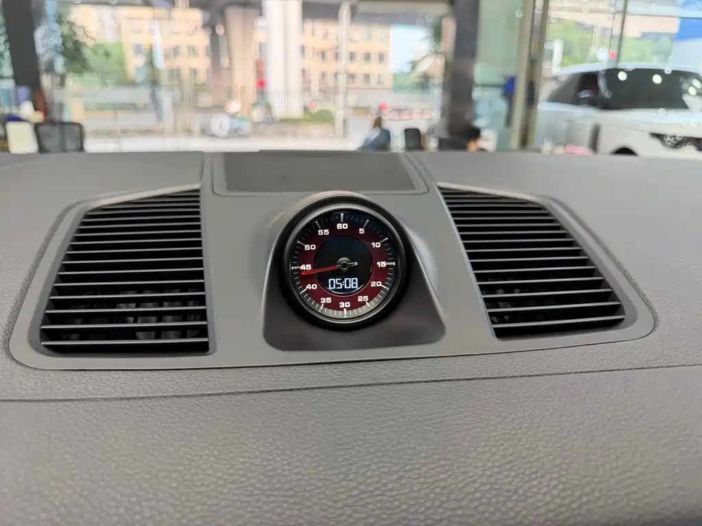 Porsche Cayenne — миниатюра 21