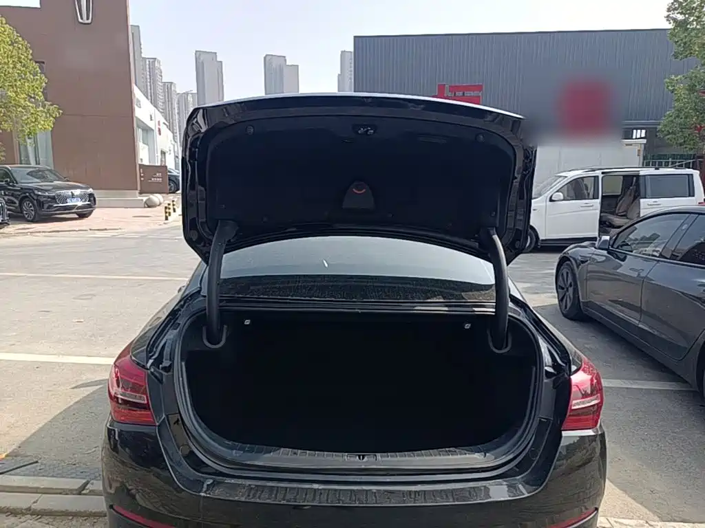 Hongqi Hongqi H5 — миниатюра 19