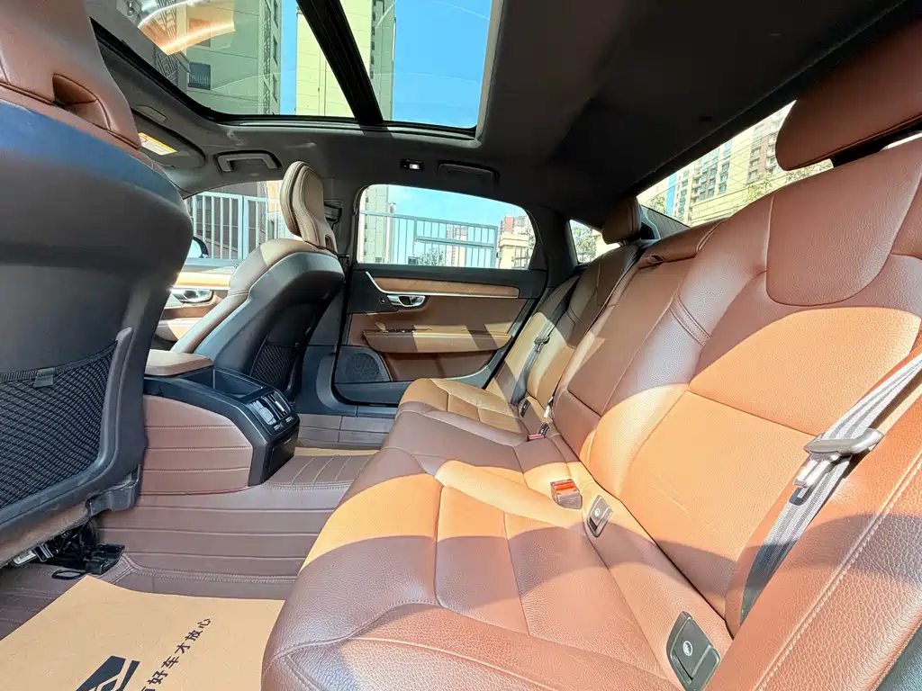 Volvo S90 — миниатюра 5