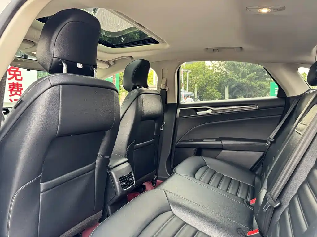 Ford Mondeo — миниатюра 11