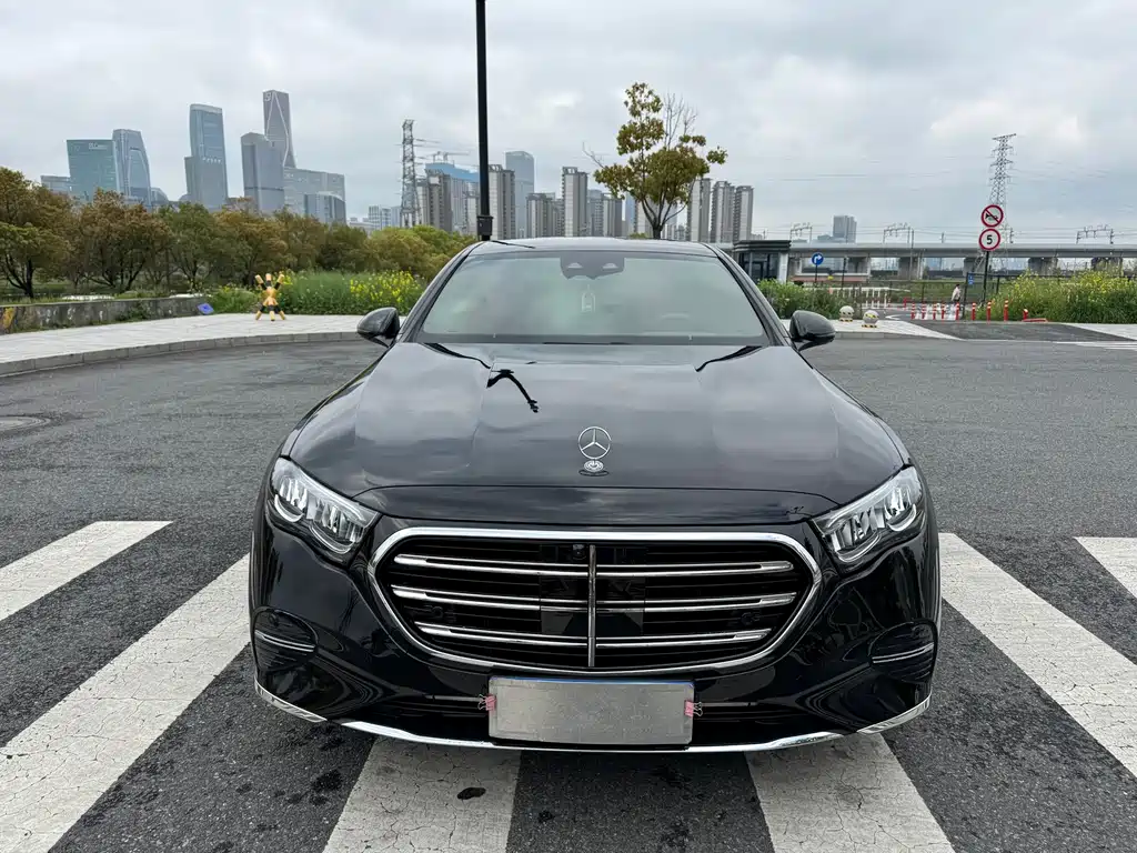 Mercedes-Benz E-Class — миниатюра 2