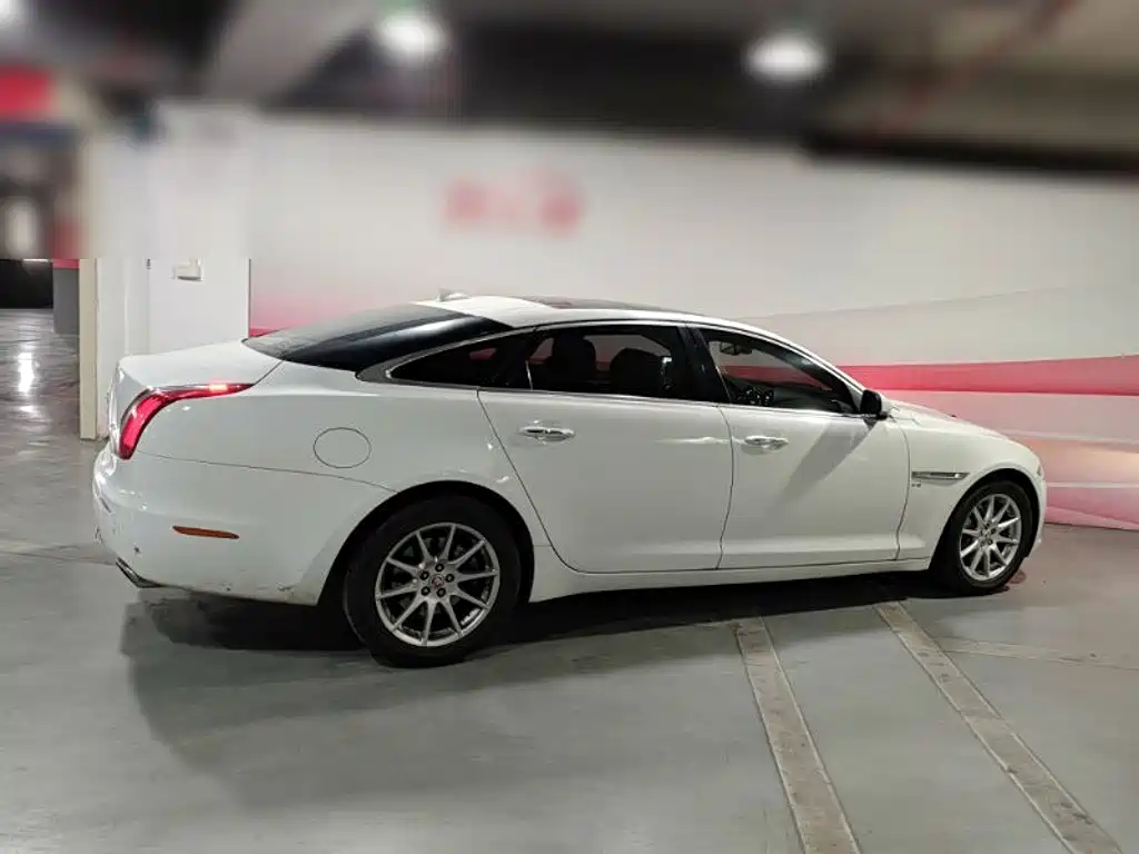 Jaguar XJ — миниатюра 3