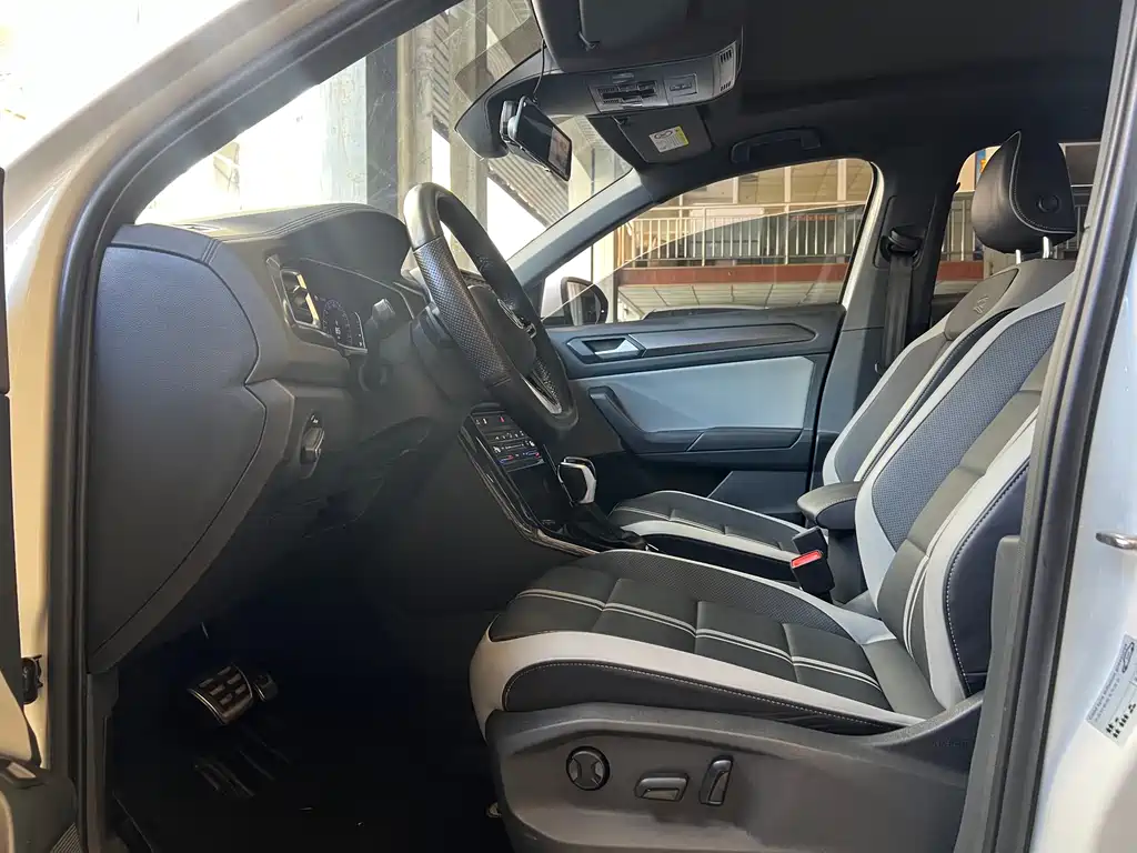 VOLKSWAGEN T ROC EXPLORING SONGS